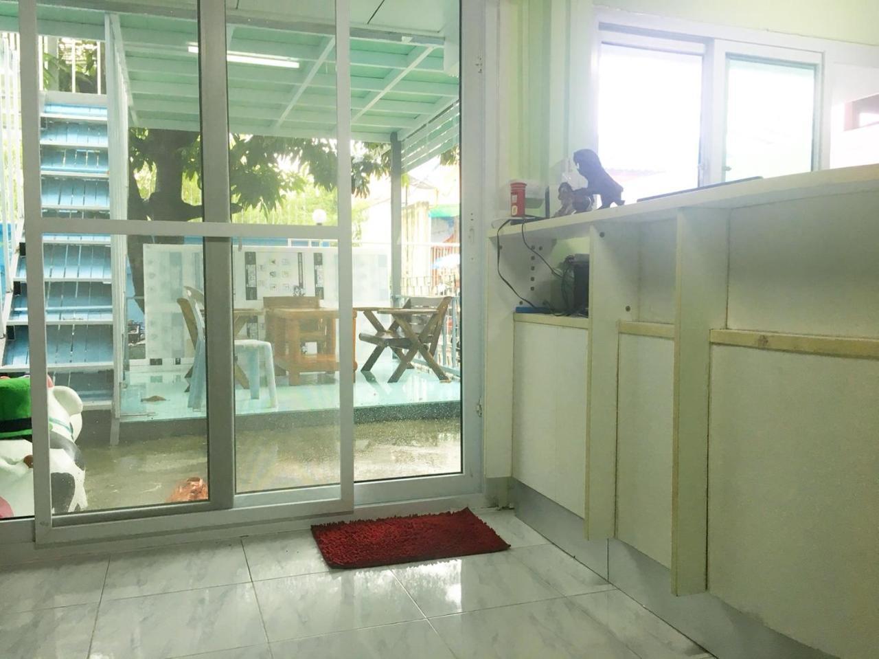 A Pousada Ruean Mai Hom Banguecoque Exterior foto