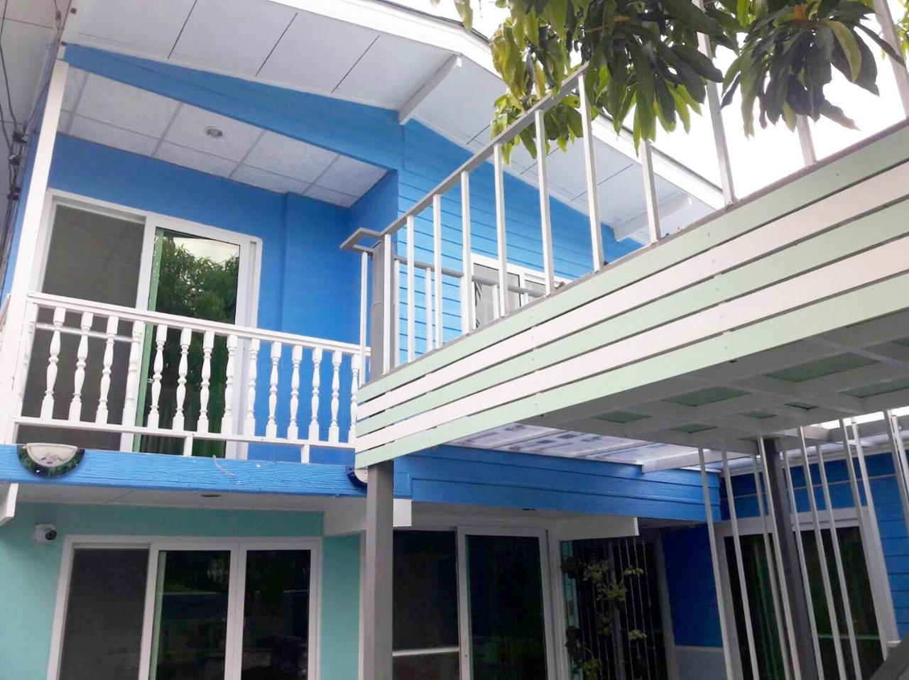 A Pousada Ruean Mai Hom Banguecoque Exterior foto