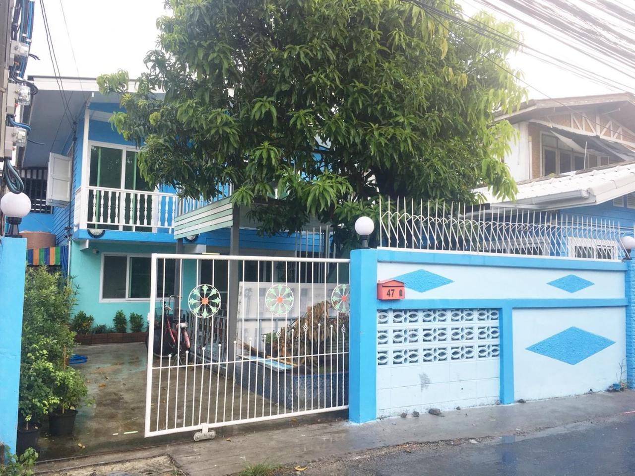 A Pousada Ruean Mai Hom Banguecoque Exterior foto